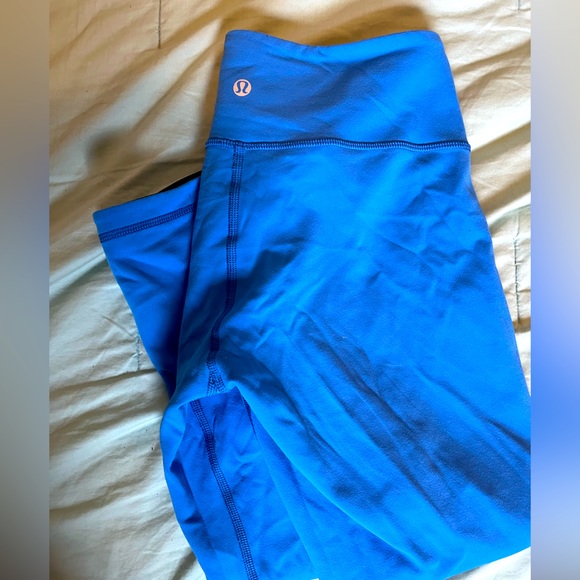 Lululemon Wunder Under Crop size 6 (Reversible) - Picture 2 of 3